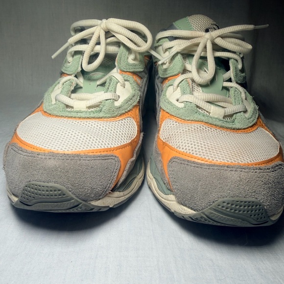 EUC Men’s Asics Athletic Shoes - Picture 8 of 11